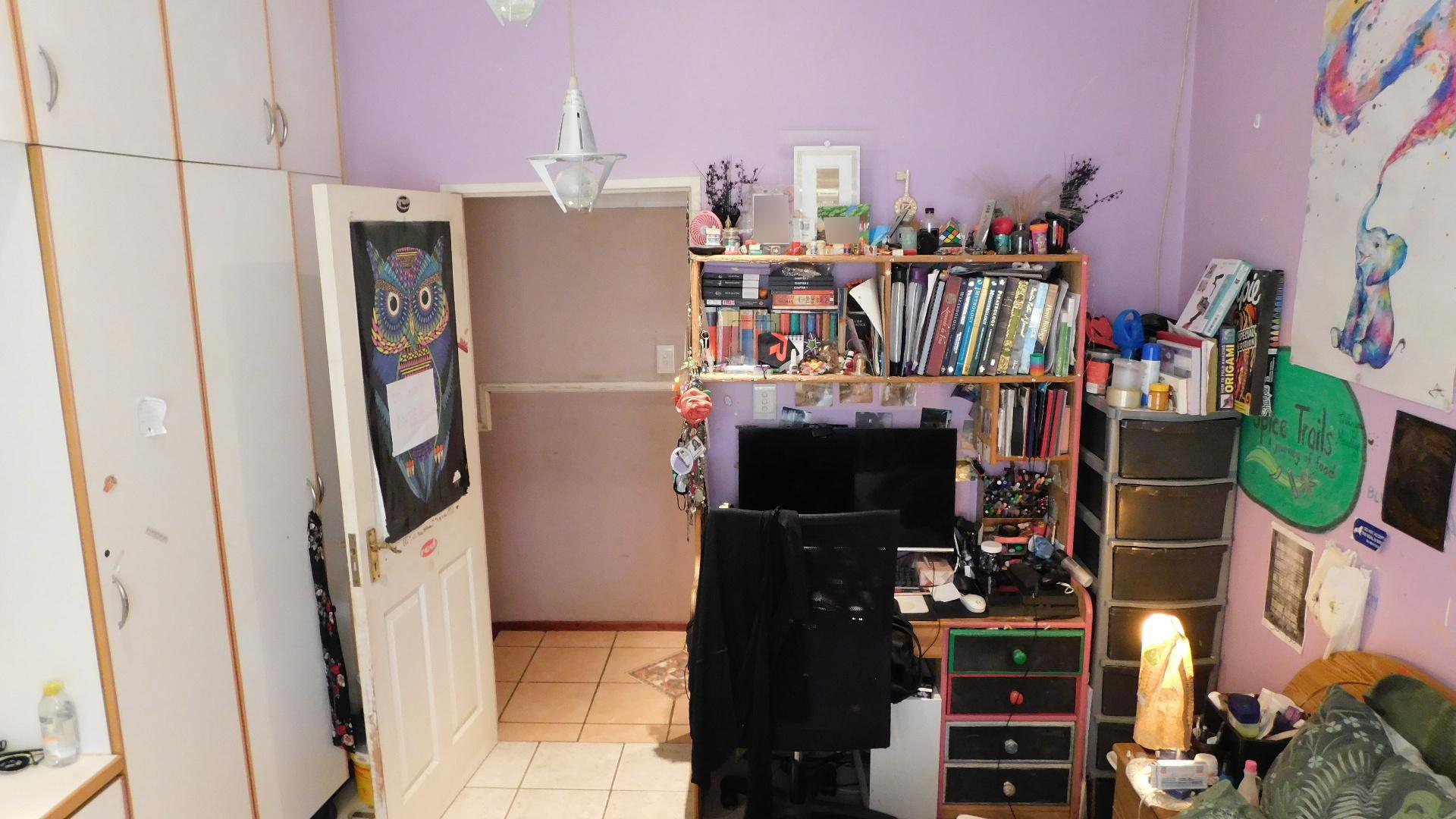 Bed Room 1 - 14 square meters of property in Mount Edgecombe 