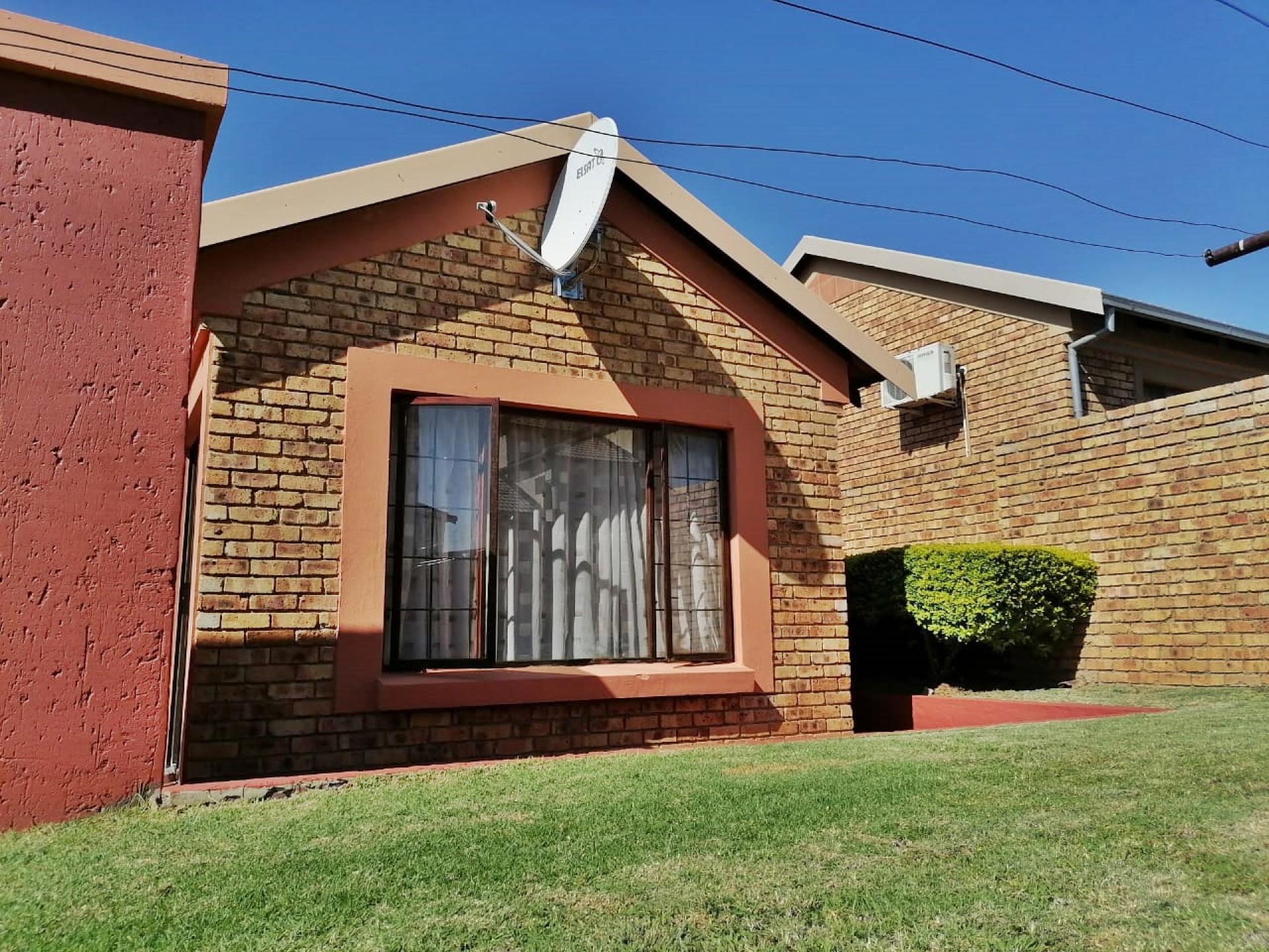 3 Bedroom House for Sale For Sale in Thatchfield MR449795