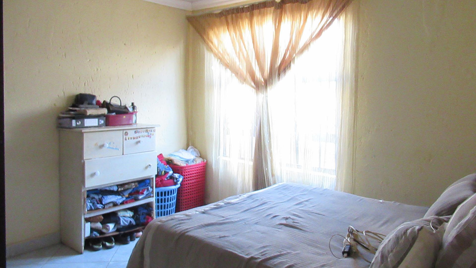 Bed Room 2 - 11 square meters of property in Protea Glen
