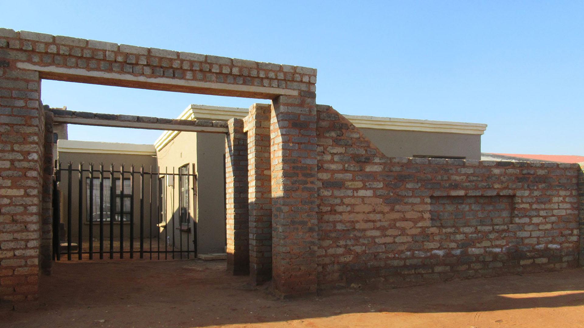 Front View of property in Protea Glen