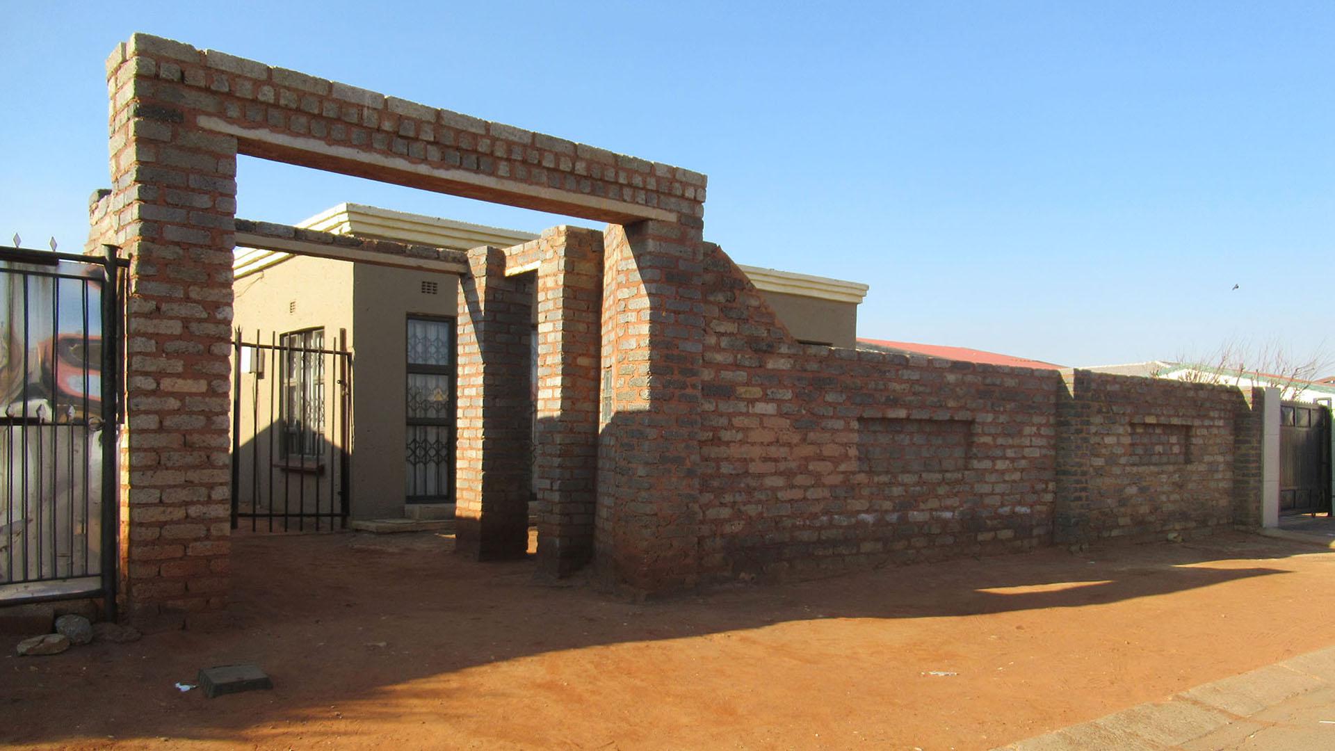 Front View of property in Protea Glen