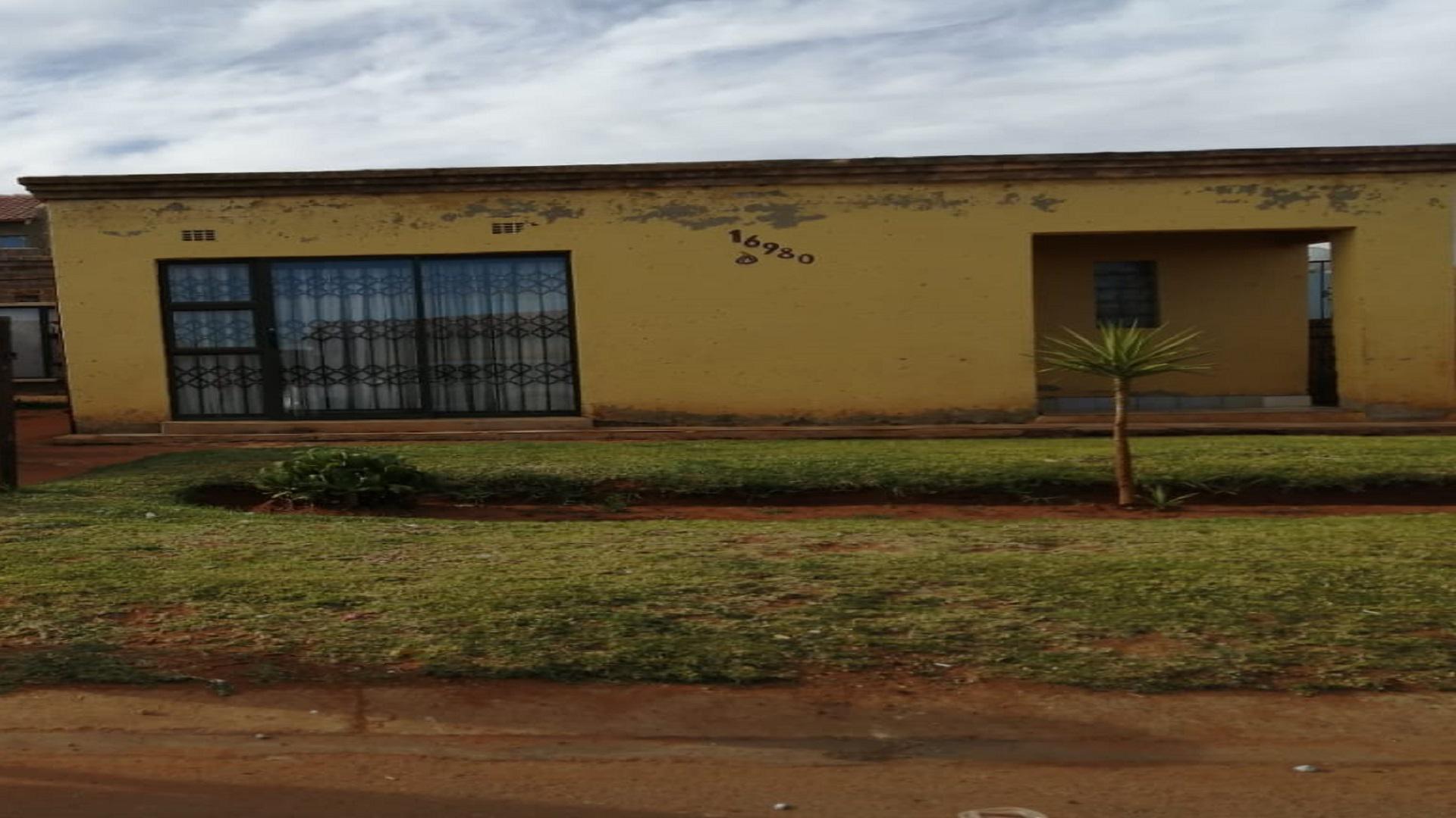 Front View of property in Protea Glen