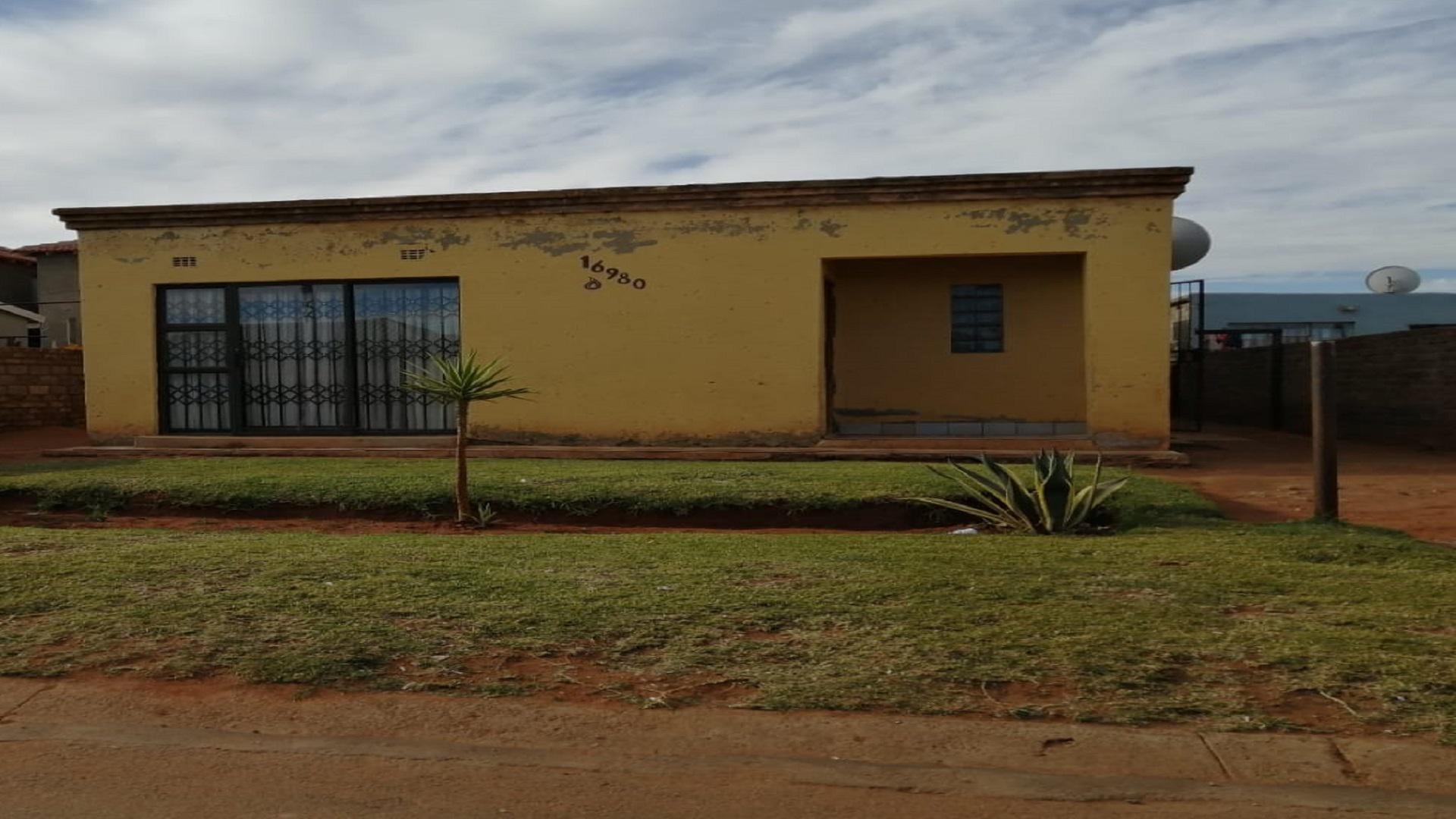 Front View of property in Protea Glen