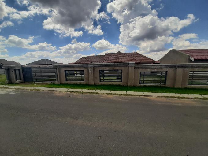 3 Bedroom House for Sale For Sale in Ermelo MR449822 MyR