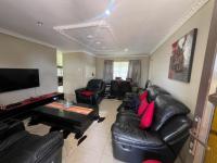 Lounges of property in Kwandengezi