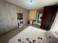 Bed Room 1 of property in Kwandengezi