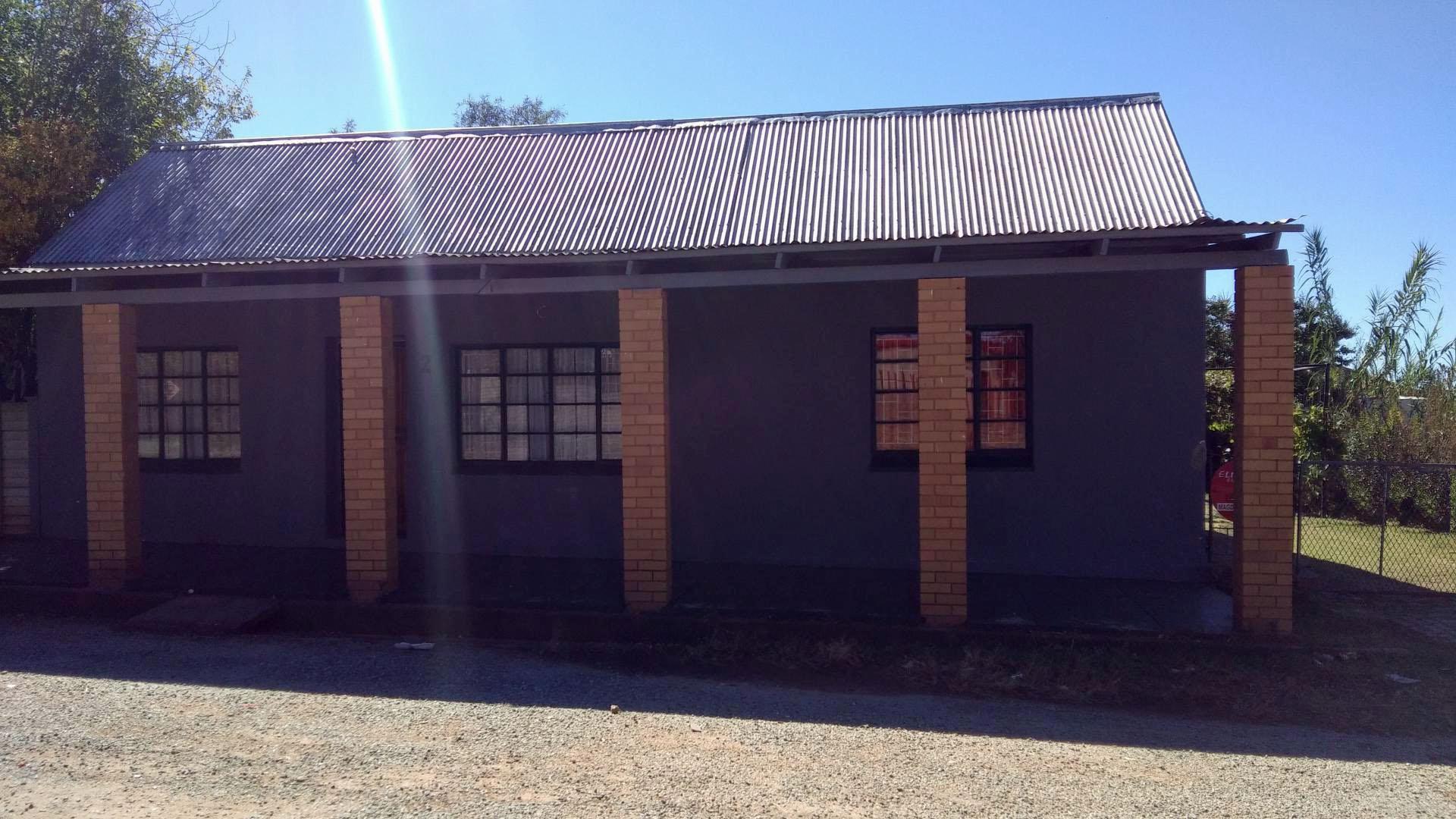 Front View of property in Vredefort