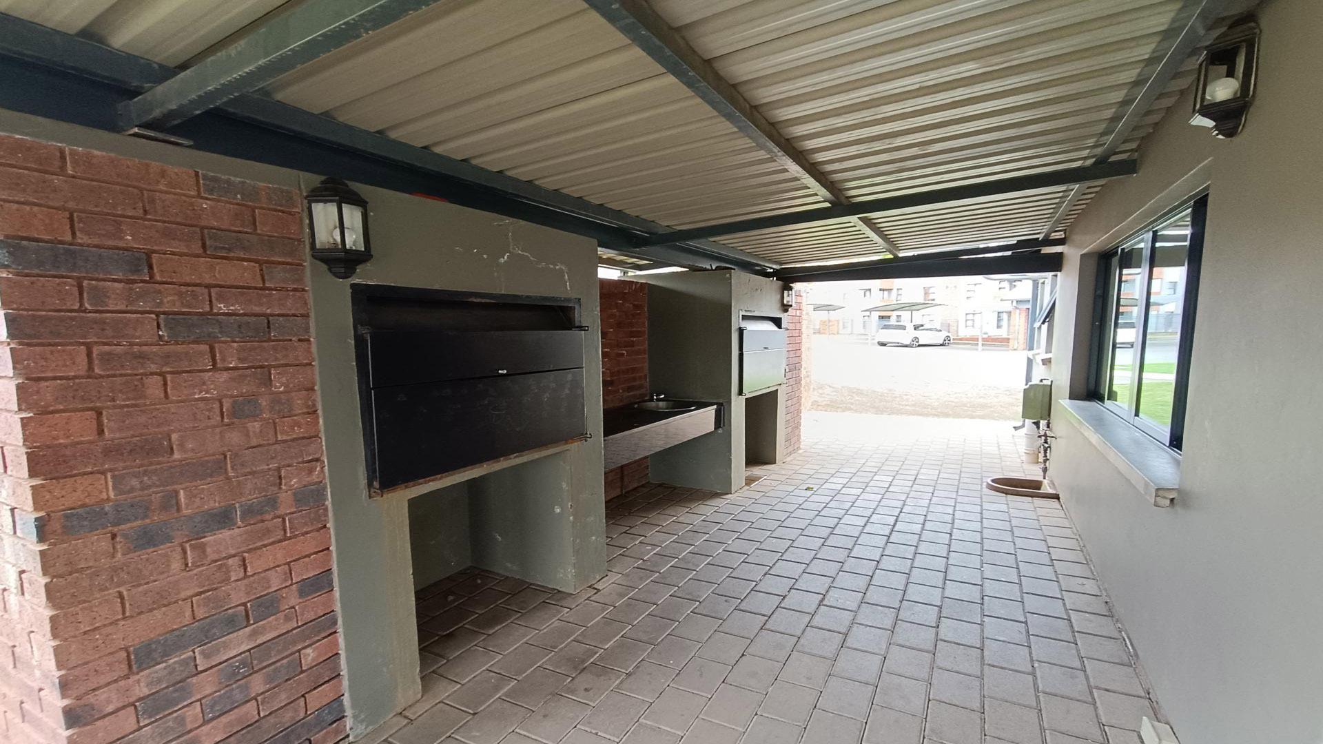 Entertainment of property in Rooihuiskraal