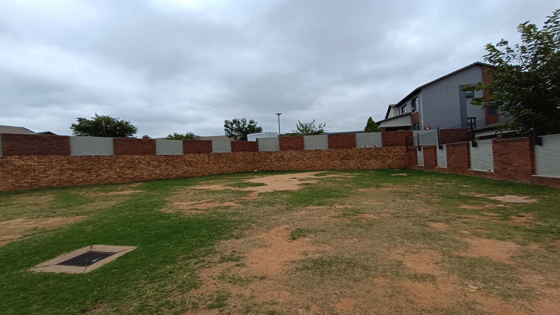 Backyard of property in Rooihuiskraal