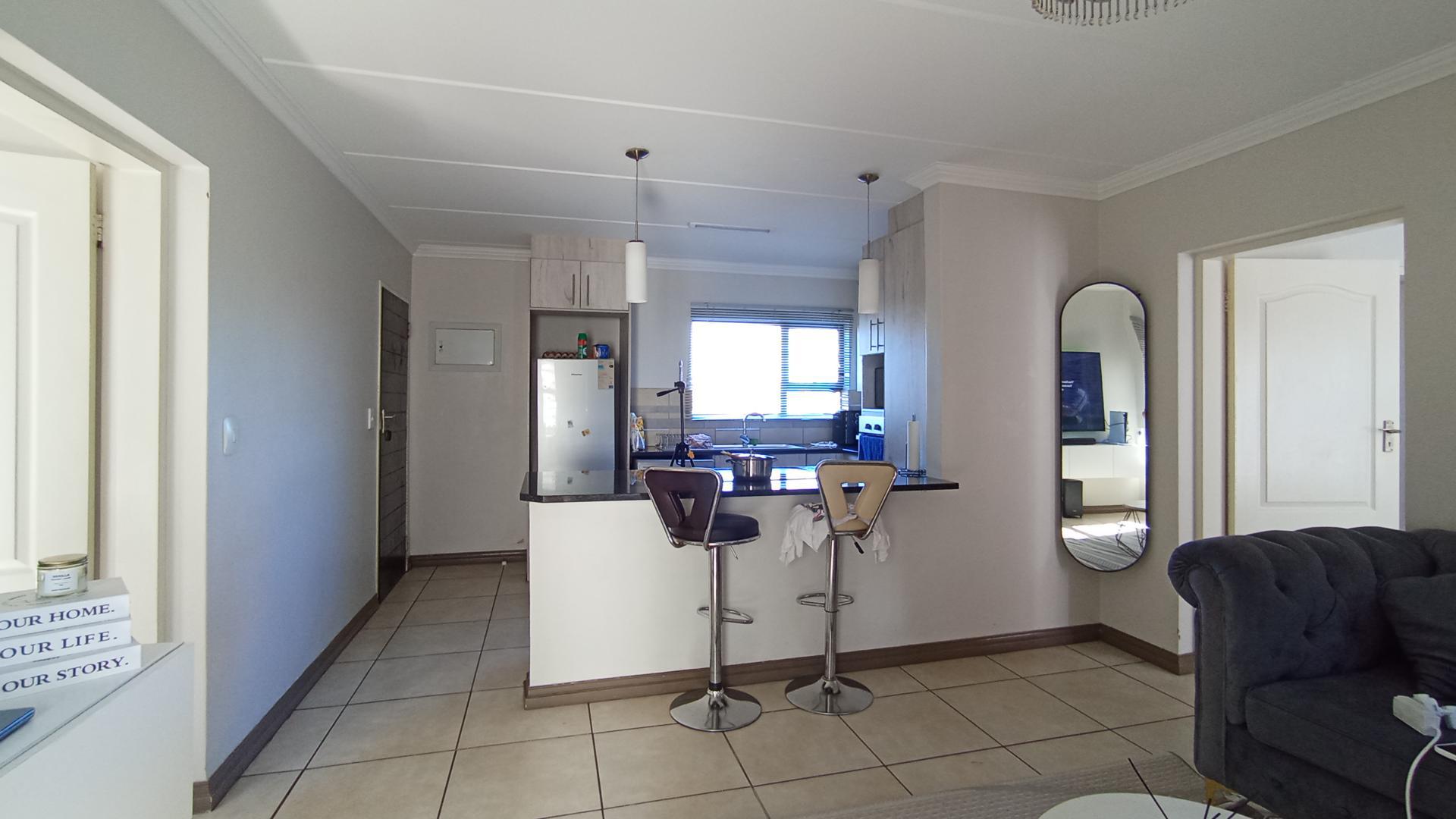 Lounges - 15 square meters of property in Rooihuiskraal