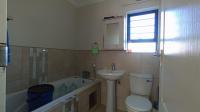 Bathroom 1 - 4 square meters of property in Rooihuiskraal