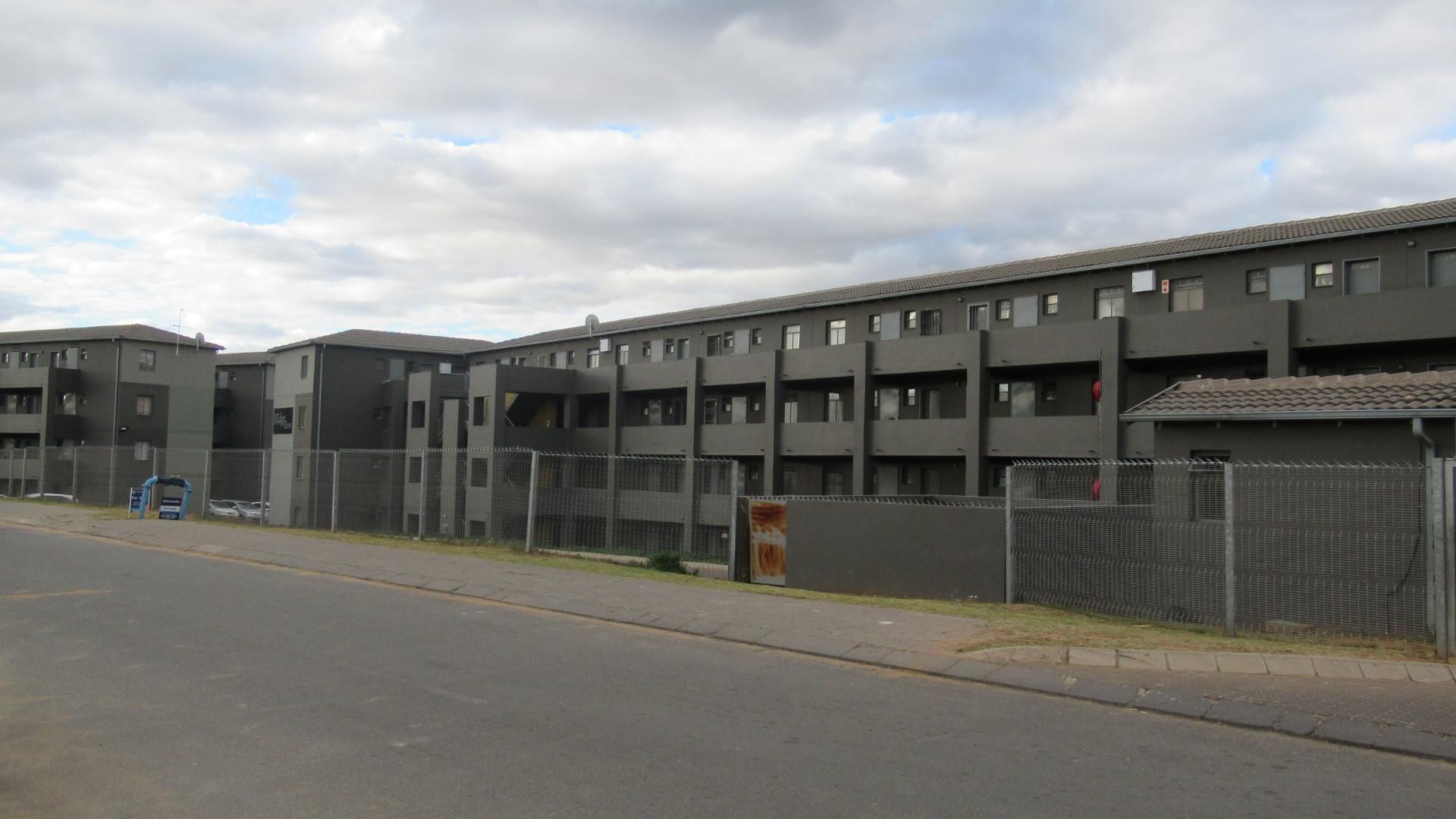 Front View of property in Fleurhof