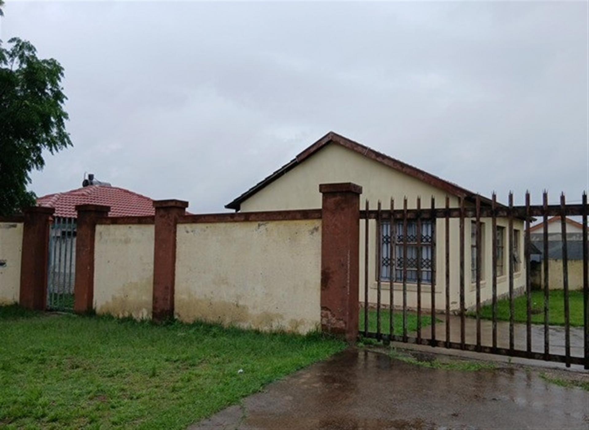 Front View of property in Olievenhoutbos