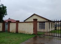 Front View of property in Olievenhoutbos