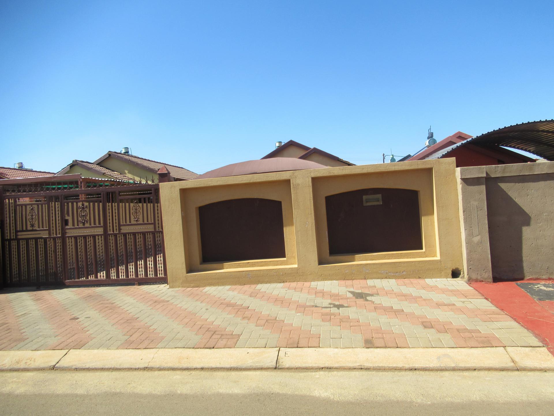 2 Bedroom House for Sale For Sale in Soshanguve East MR451
