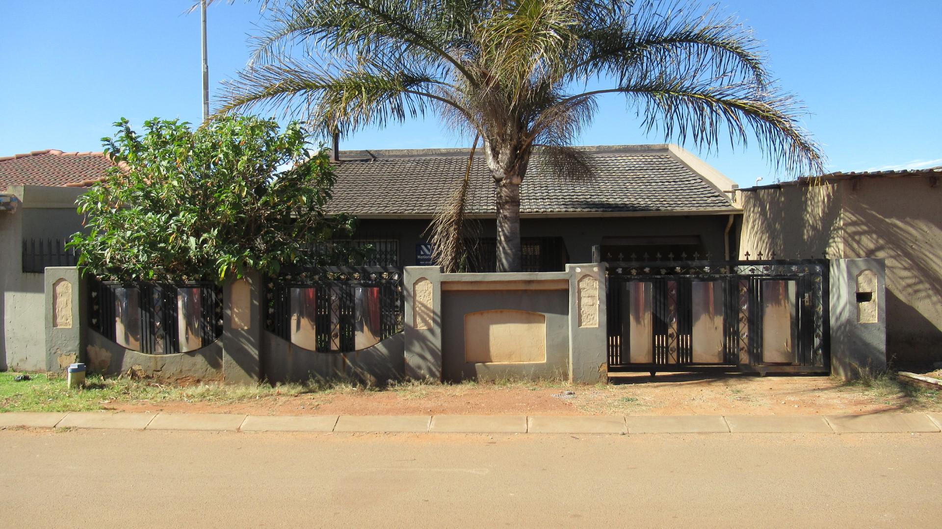 Front View of property in Vosloorus