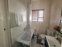 Bathroom 1 - 5 square meters of property in Greenstone Hill