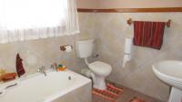 Main Bathroom - 8 square meters of property in Henley-on-Klip