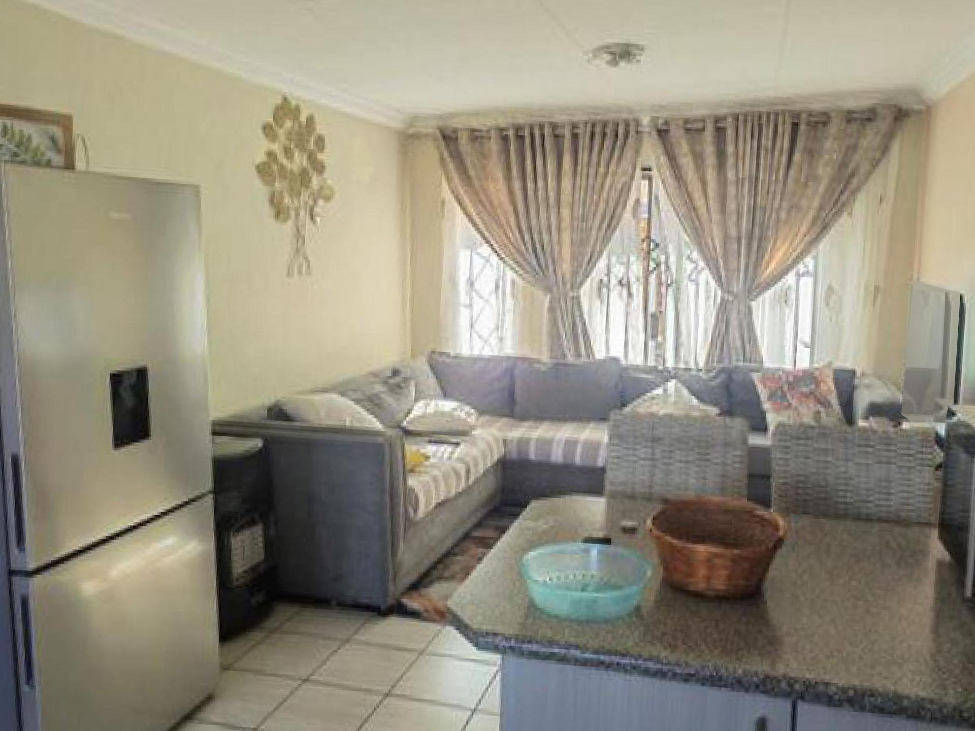 Lounges of property in Johannesburg Central