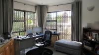 Lounges - 17 square meters of property in Sunninghill