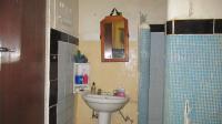 Bathroom 1 - 25 square meters of property in Buffelsdrift