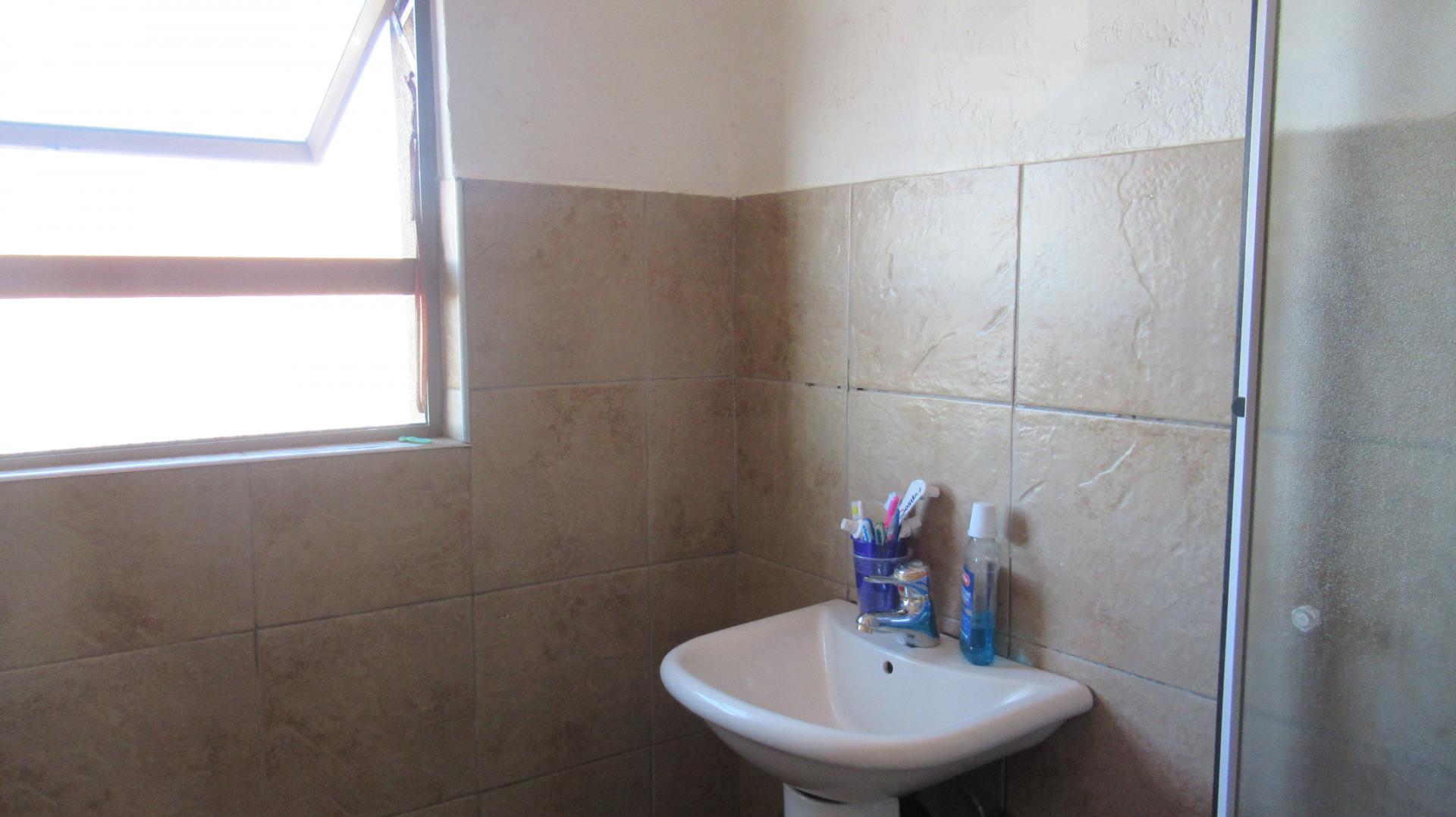 1 Bedroom Apartment for Sale For Sale in Lenasia - Private S