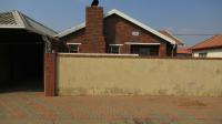 3 Bedroom 1 Bathroom House for Sale for sale in Protea Glen