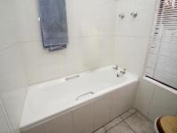 Bathroom 1 of property in Southernwood