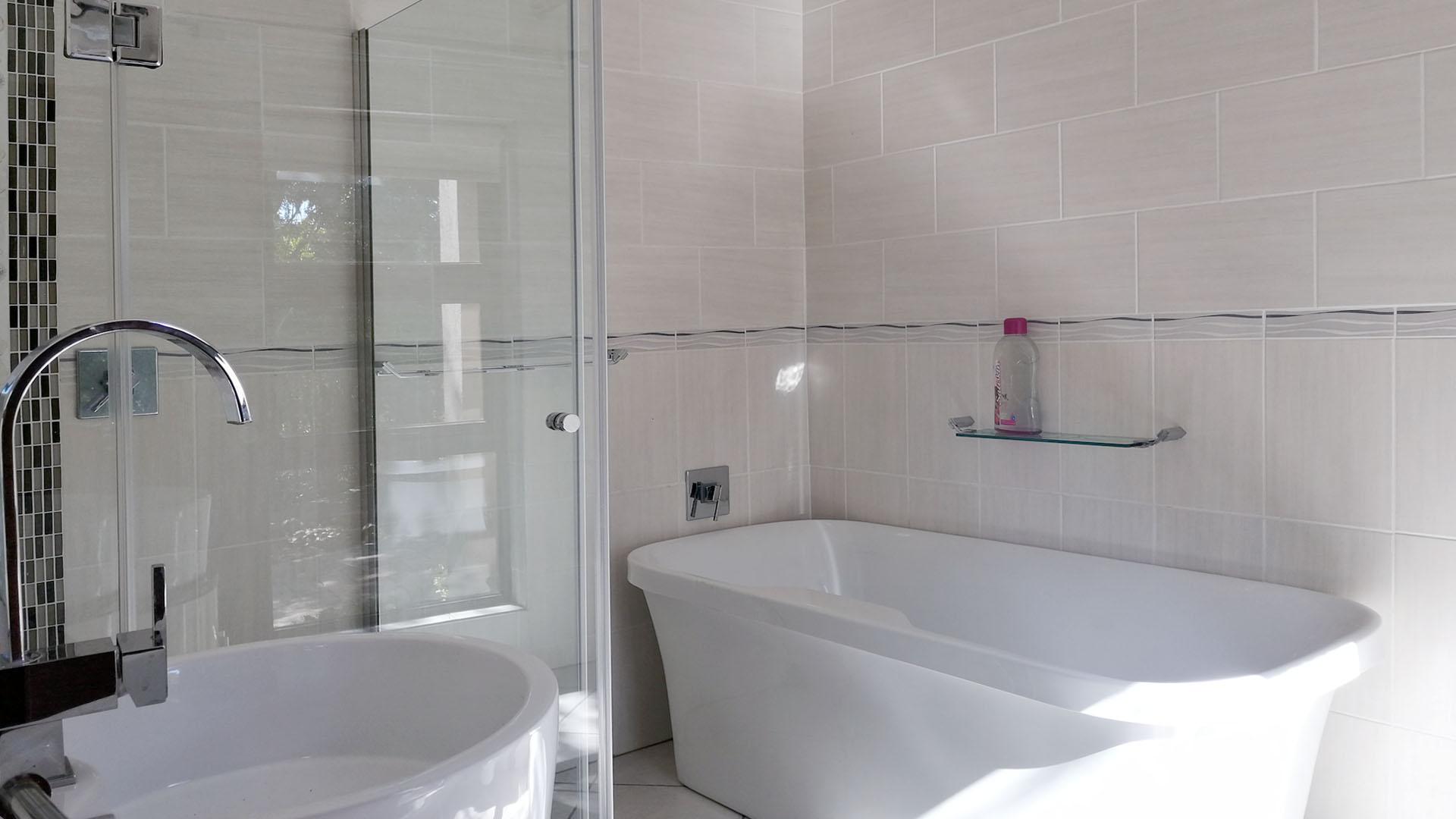 Bathroom 1 - 9 square meters of property in Bitterfontein