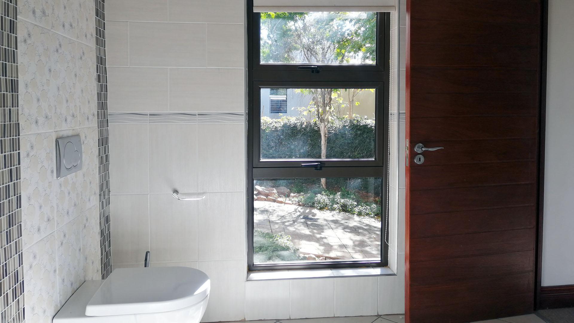 Bathroom 1 - 9 square meters of property in Bitterfontein