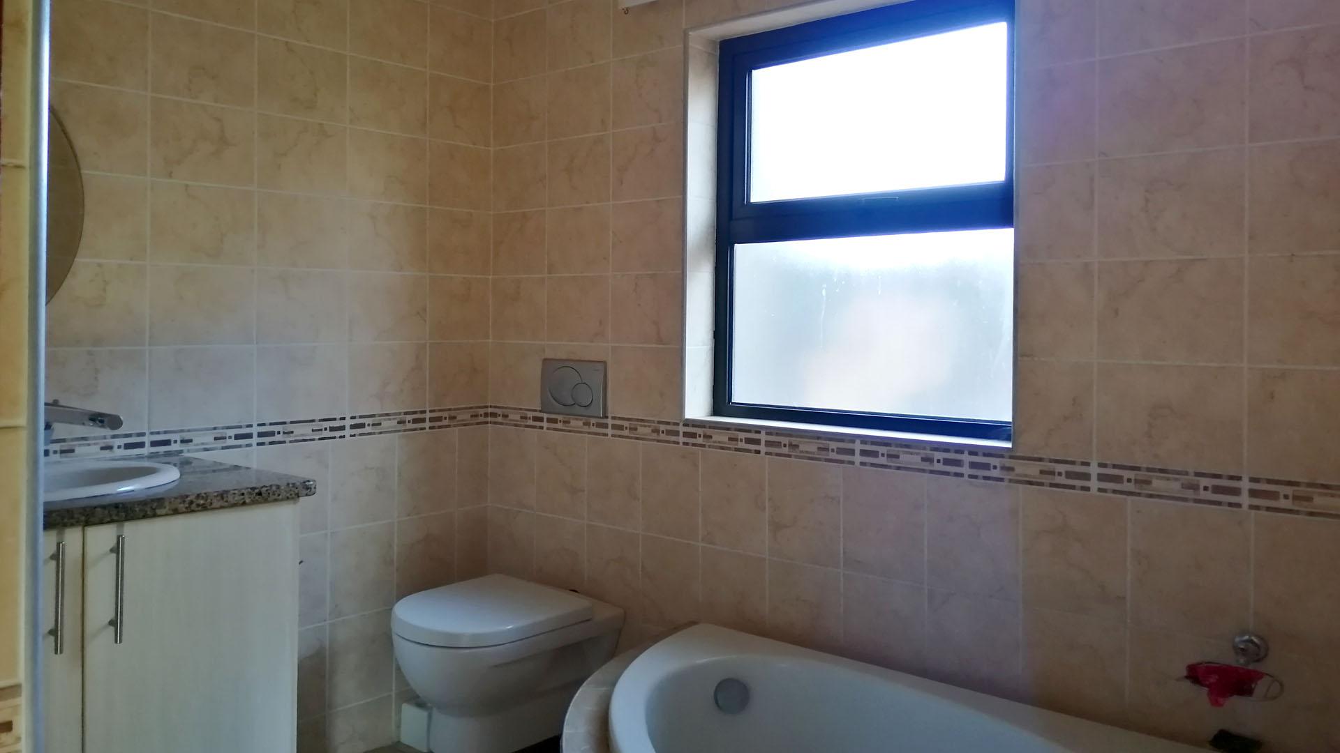 Staff Bathroom - 5 square meters of property in Bitterfontein