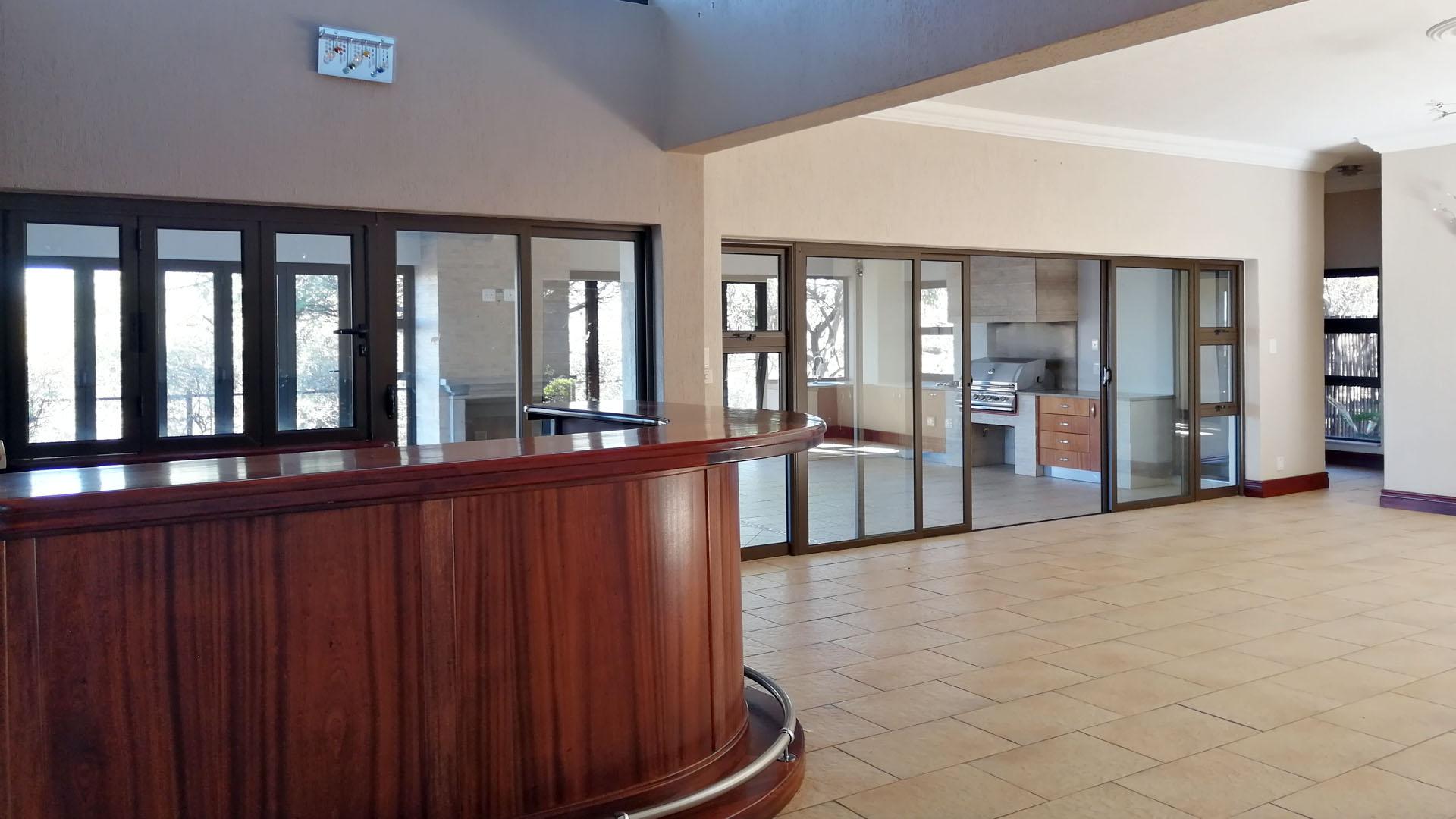 Lounges - 92 square meters of property in Bitterfontein