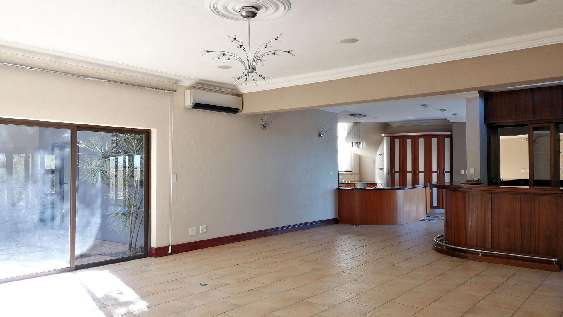 Lounges - 92 square meters of property in Bitterfontein