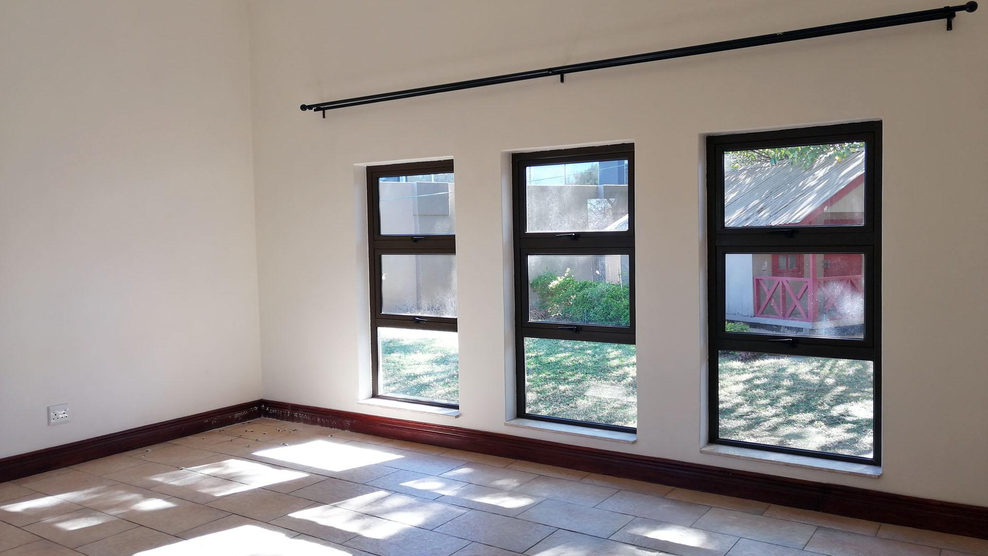 Lounges - 92 square meters of property in Bitterfontein