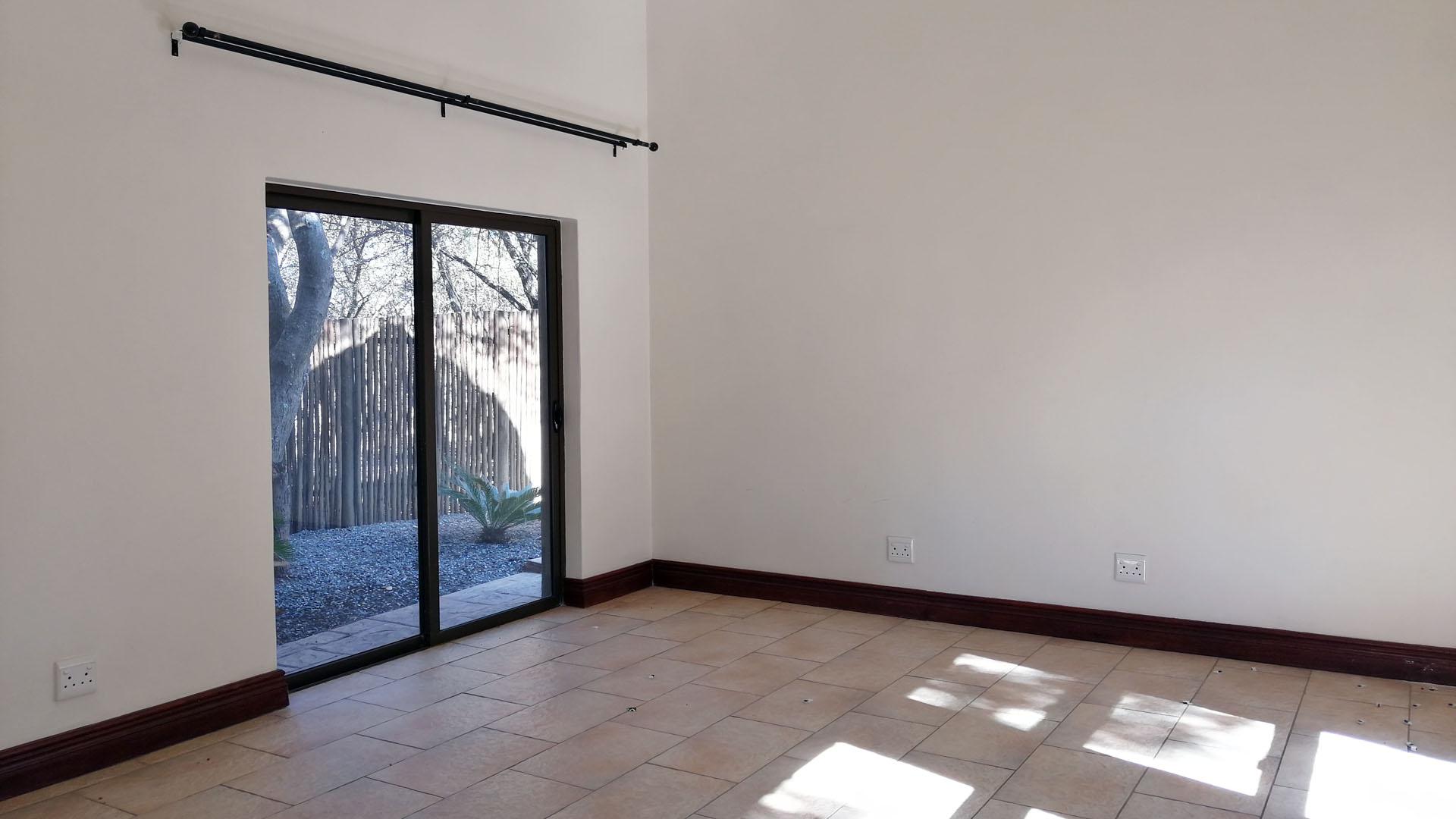 Lounges - 92 square meters of property in Bitterfontein