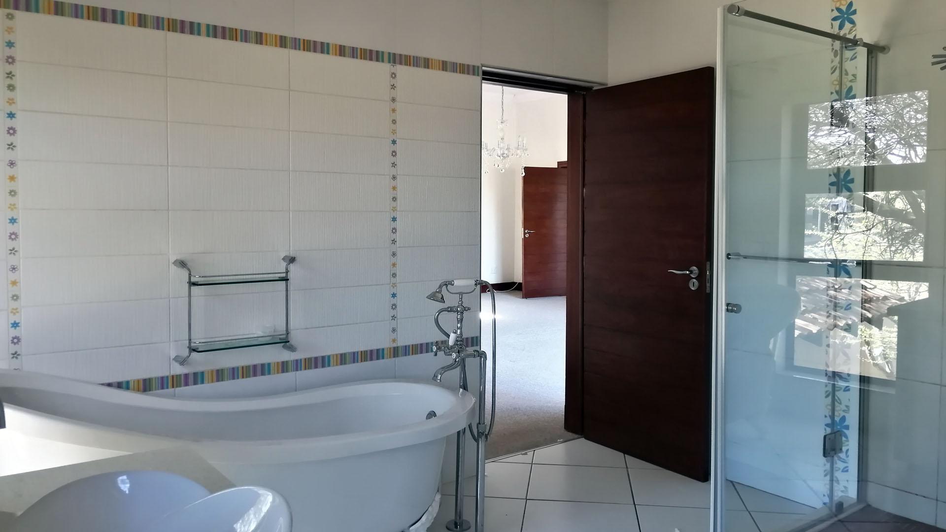 Bathroom 2 - 12 square meters of property in Bitterfontein