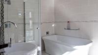 Bathroom 1 - 9 square meters of property in Bitterfontein