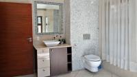 Bathroom 3+ - 11 square meters of property in Bitterfontein