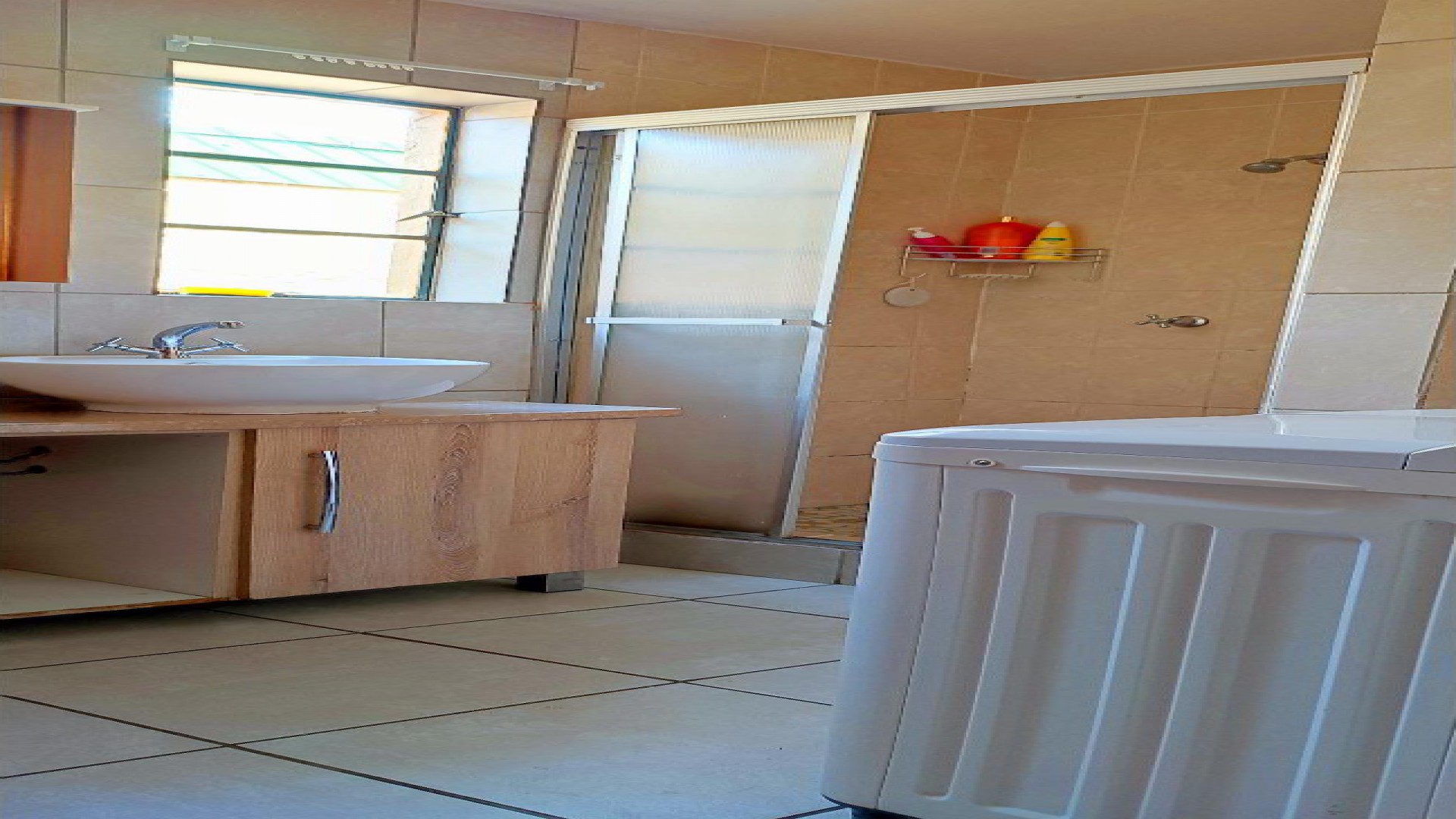 Bathroom 2 of property in Westdene (Bloemfontein)