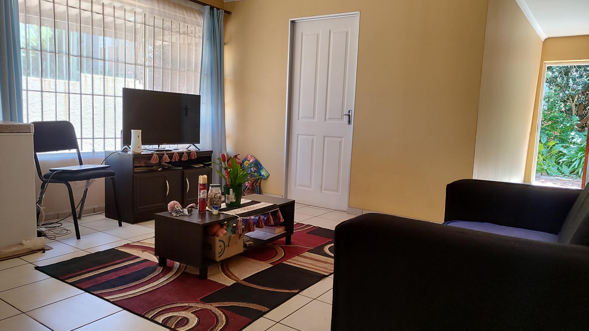 Lounges of property in Westdene (Bloemfontein)