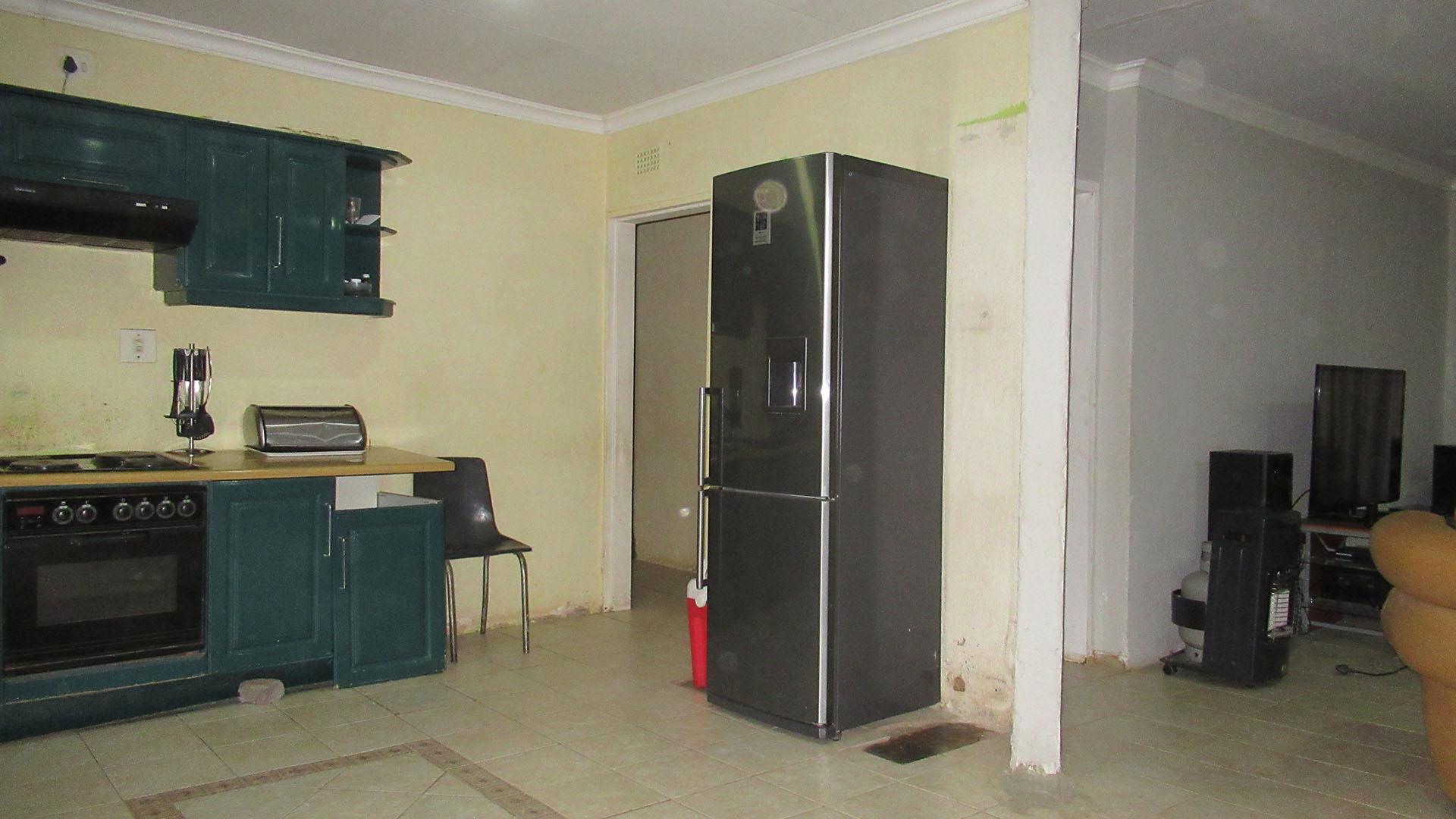 Kitchen - 26 square meters of property in Dobsonville