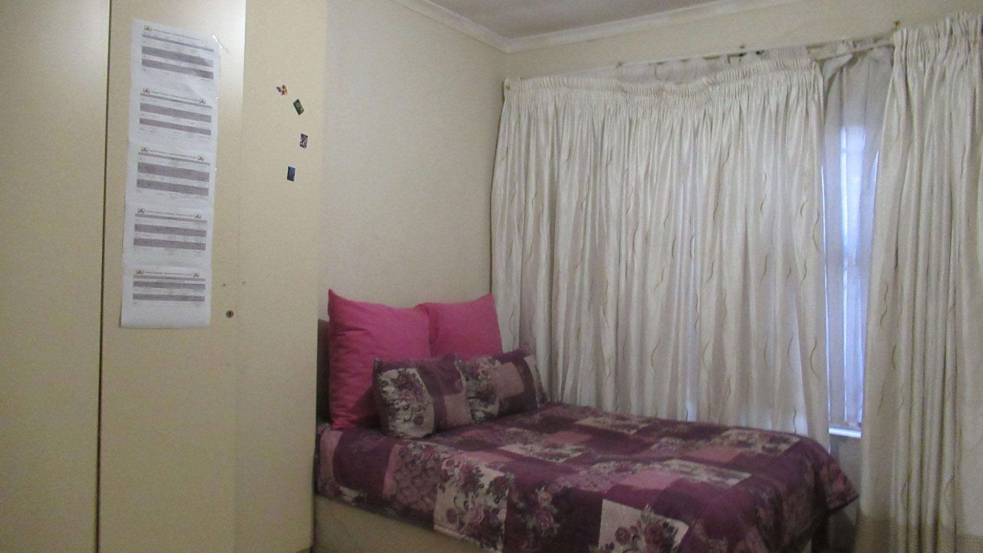 Bed Room 1 - 15 square meters of property in Dobsonville