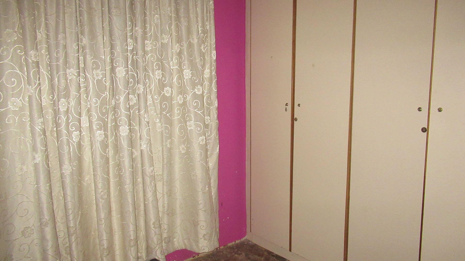 Bed Room 2 - 8 square meters of property in Dobsonville