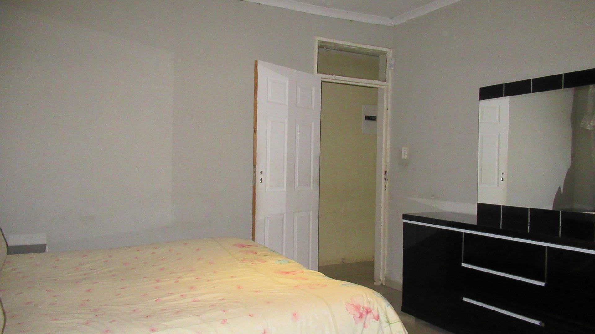Main Bedroom - 14 square meters of property in Dobsonville