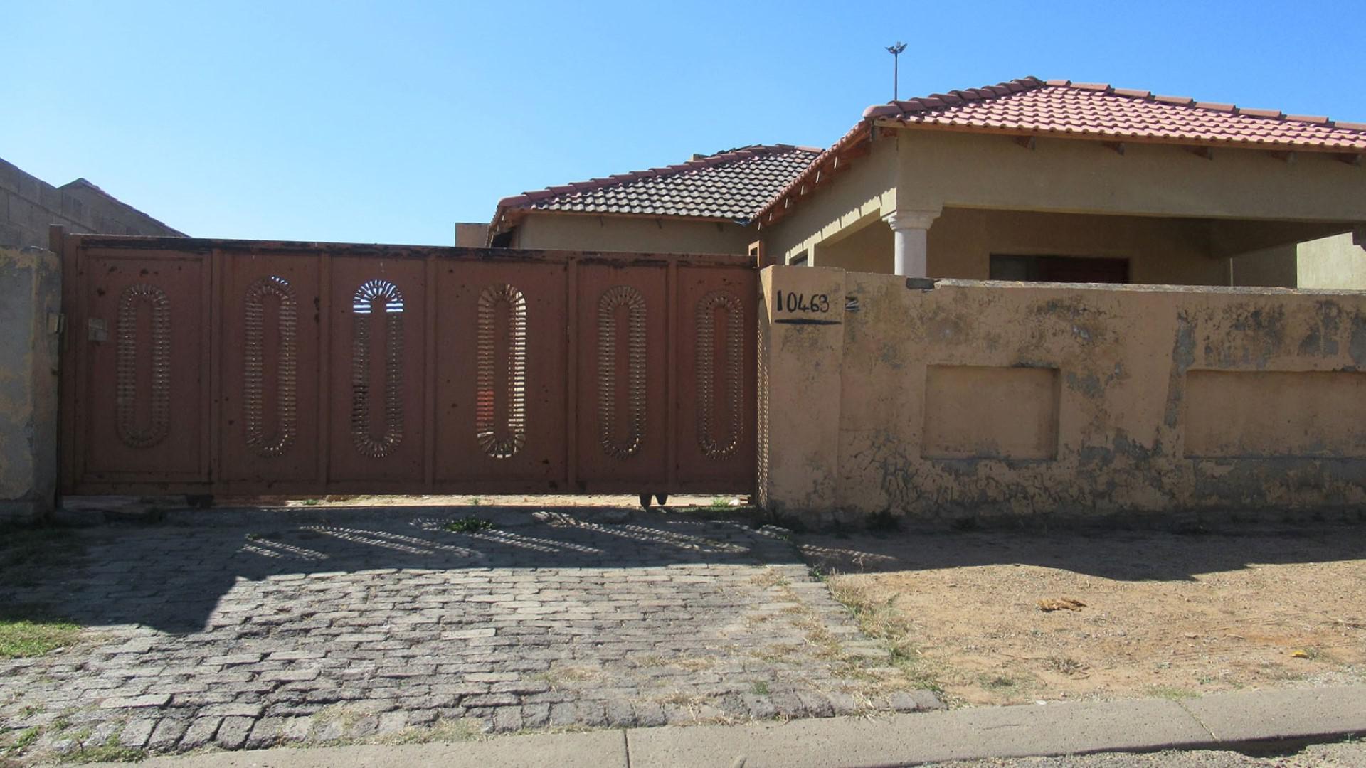Front View of property in Dobsonville