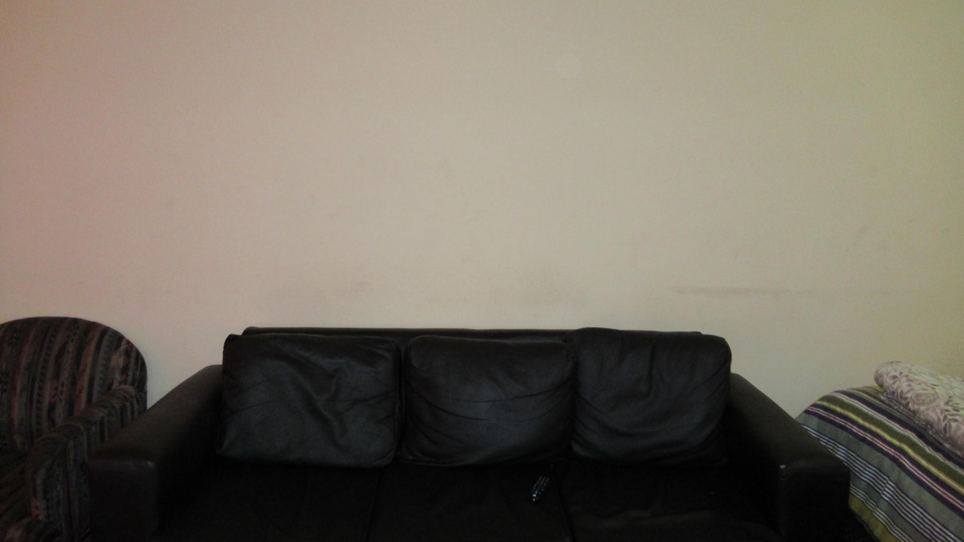 Lounges - 14 square meters of property in Wentworth Park