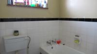 Main Bathroom - 5 square meters of property in Wentworth Park