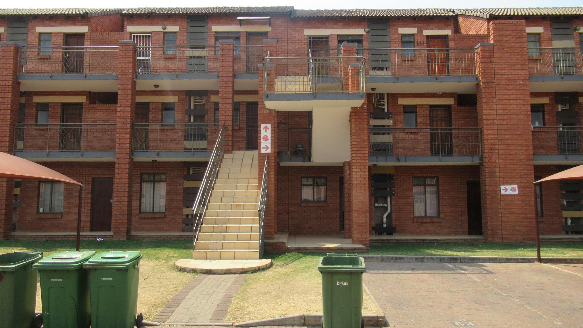 Front View of property in Karenpark