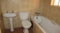 Bathroom 1 - 4 square meters of property in Ravenswood