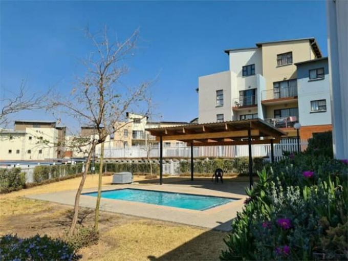 2 Bedroom Apartment for Sale For Sale in Sunninghill - MR454276